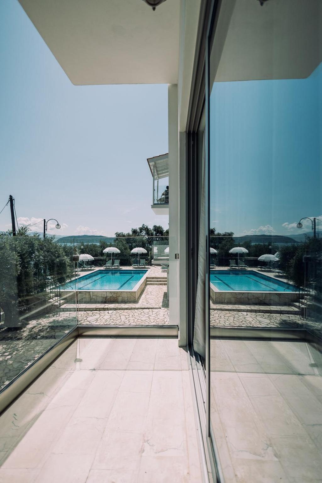 White House * Kalami (Corfu)